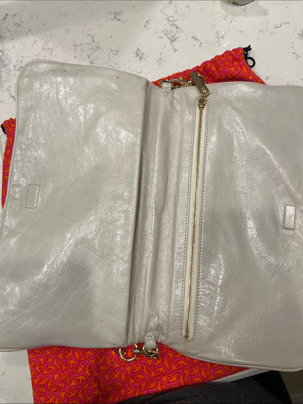 Tory Burch Ivory Leather Shoulder Bag with Gold Chain - Picture 6 of 10